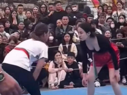 Thể thao - Hot girl vô cùng gợi cảm, mặc áo "trễ nải" thi đấu gây sốt vật hội làng