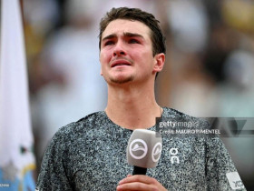 Nóng nhất thể thao sáng 24/2: Thần đồng Fonseca bật khóc sau chức vô địch Rio Open