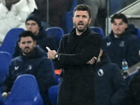 Carrick úp mở cho Sesko đá chính trở lại, khen MU thủ hay như đội hàng đầu