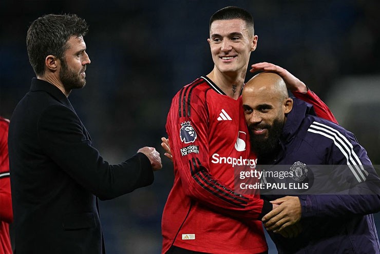 Carrick có nhiều lợi thế ngồi ghế HLV chính thức ở MU, hơn hẳn thời Solskjaer - 2