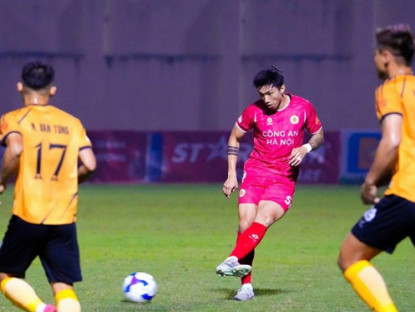 Thể thao - Văn Hậu ghi siêu phẩm từ giữa sân như Beckham, CĐV rần rần gọi tên ĐT Việt Nam