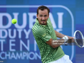 Video tennis Auger Aliassime - Medvedev: Điểm break quan trọng, vé vàng về tay (Dubai Open)
