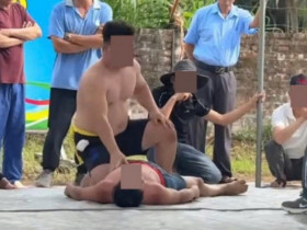 Nam đô vật mất mạng, bùng nổ tranh cãi nên bỏ hay tiếp tục vật hội làng