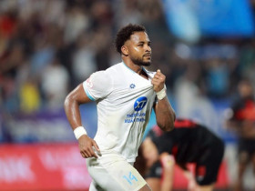 Xuân Son cắt tóc đổi vận, giúp Nam Định ngược dòng nghẹt thở ở V-League