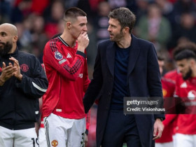 Sesko hồi sinh bất ngờ, Neville muốn MU giữ Carrick làm HLV chính thức