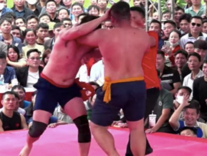 Thể thao - Đấu vật hội làng thành "boxing tay trần", đấm loạn xạ vào đầu đối thủ