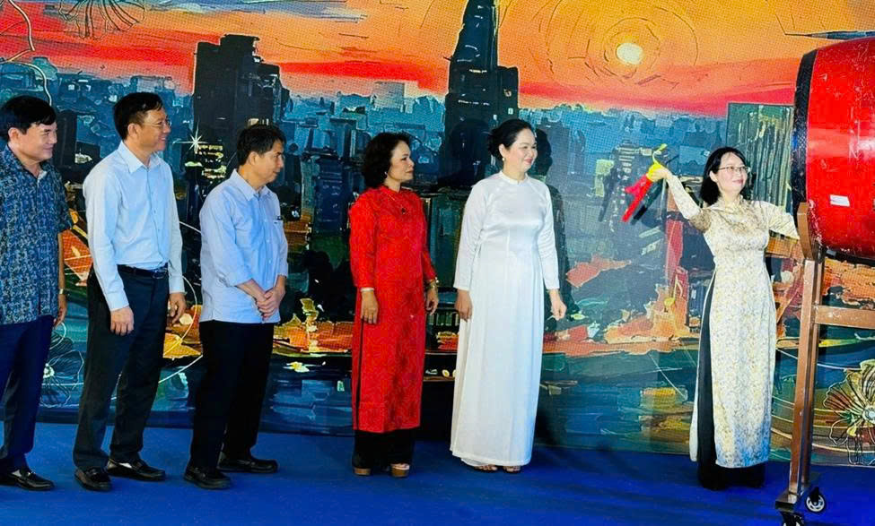 Ngày Thơ Việt Nam 2026 tại TP HCM: Tiếng gọi thi ca giữa lòng "siêu đô thị" - 2
