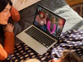 Apple công bố chiếc MacBook quốc dân với hiệu năng AI vô đối