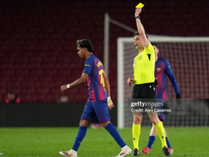 Thể thao - Xe bus chở cầu thủ Atletico bị ném vỡ kính, CĐV Barcelona để lại ấn tượng xấu