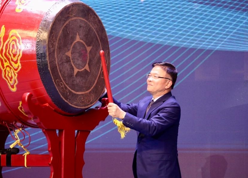 Đêm thơ “Trước biển lớn”: Thi ca mở cánh buồm khát vọng cùng dân tộc - 4