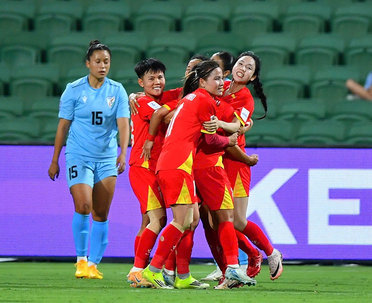 Cô gái dân tộc Thái hóa người hùng ĐT nữ Việt Nam, nói gì về bàn thắng phút bù giờ? - 2