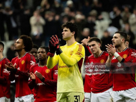 HLV Carrick nhận điểm thấp nhất trận MU thua Newcastle, Lammens không gánh nổi