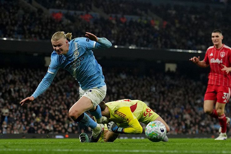 Man City giận dữ vì trọng tài bỏ qua 3 quả penalty, bàn gỡ hòa đến từ pha phạm lỗi - 1