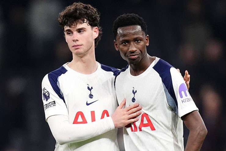 Nóng bảng xếp hạng Ngoại hạng Anh: Tottenham thua thảm, gần kề nhóm xuống hạng - 1
