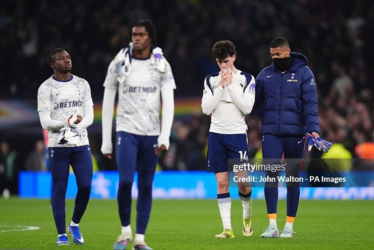 Tottenham thua 5 trận liên tiếp: Fan lũ lượt bỏ về ở hiệp 1, thảm họa 91 năm trước hiện về - 2