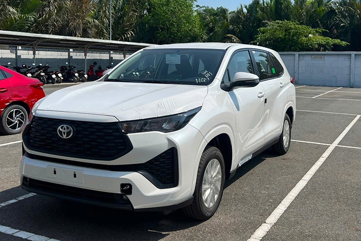 Cầm 750 triệu đồng trong tay: Những mẫu xe 7 chỗ đáng cân nhắc - 1