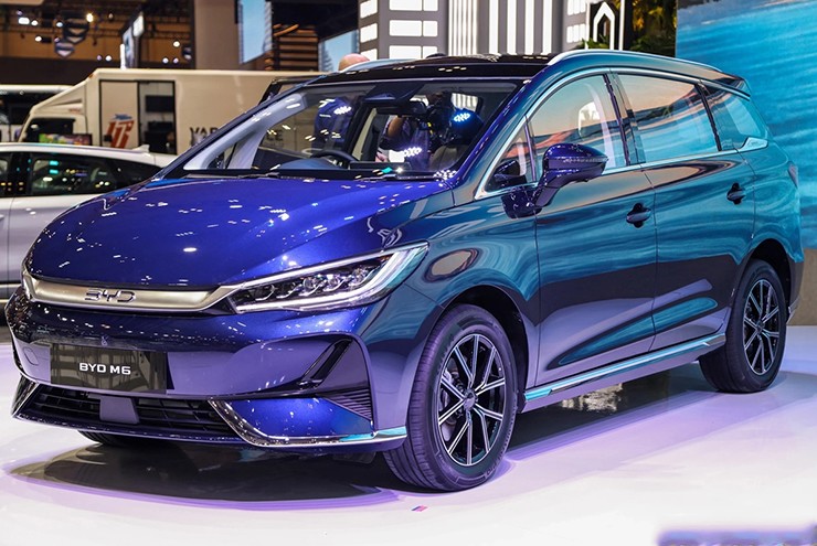 Cầm 750 triệu đồng trong tay: Những mẫu xe 7 chỗ đáng cân nhắc - 3