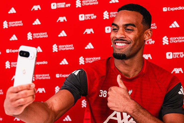 Tin mới nhất bóng đá sáng 8/3: Gravenberch gia hạn với Liverpool, lương tăng vọt - 1