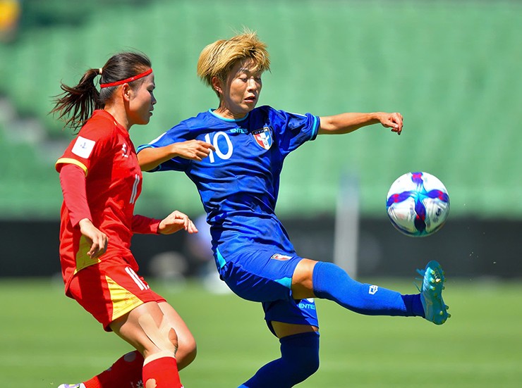 HLV Mai Đức Chung lý giải ĐT nữ Việt Nam thua trận vì mất tập trung, nắng nóng - 1