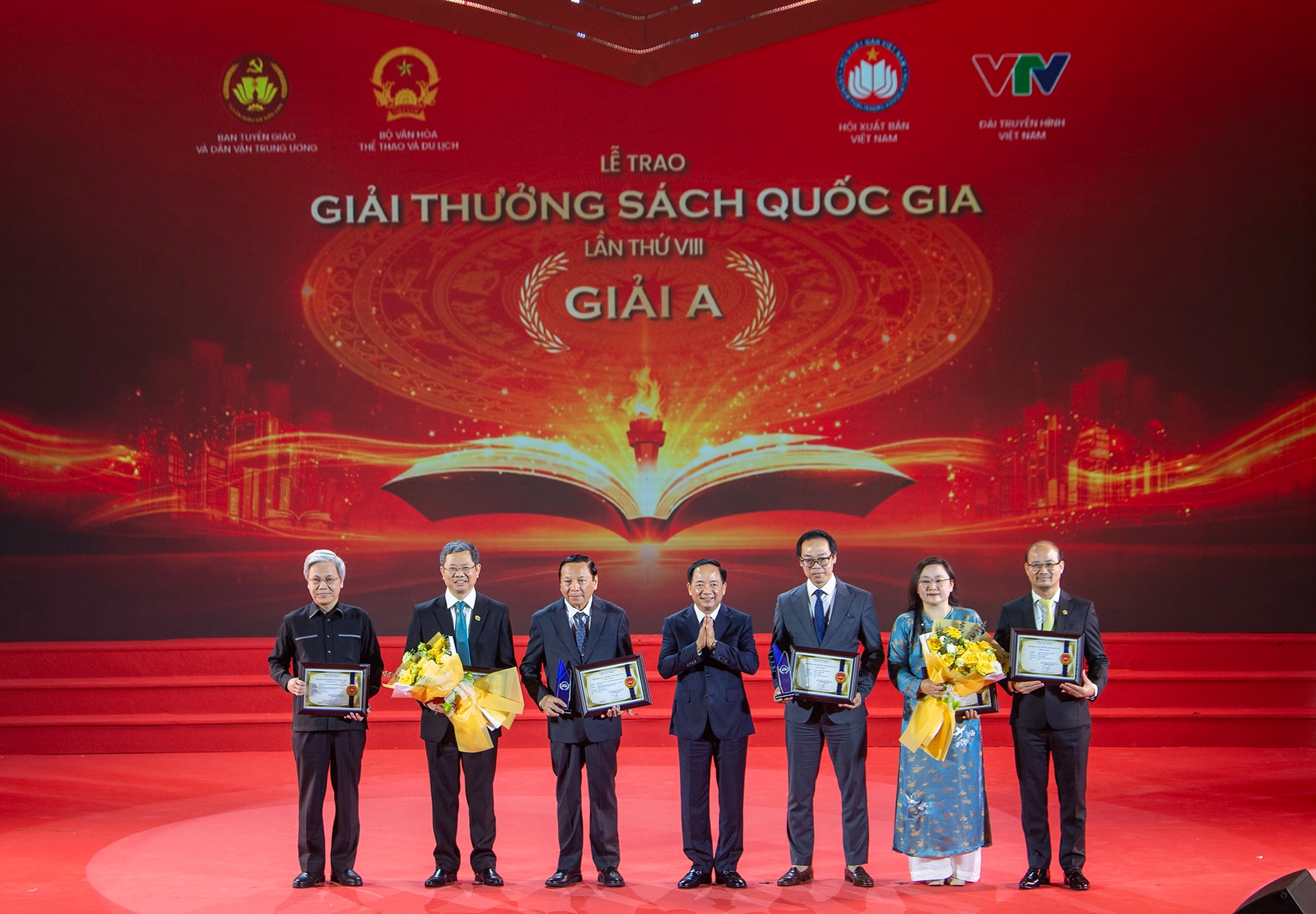 Giải thưởng Sách Quốc gia lần thứ VIII vinh danh 50 tác phẩm xuất sắc - 1