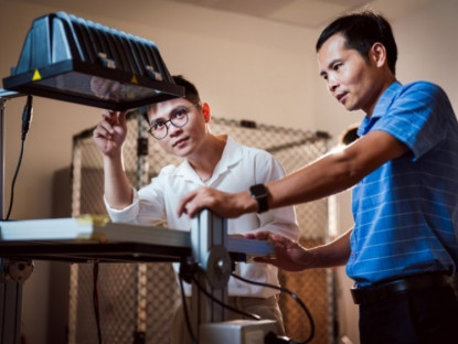 Thông tin doanh nghiệp - Startup từ phòng lab VinUni phát triển “bộ não” điều phối mạng lưới sạc xe điện