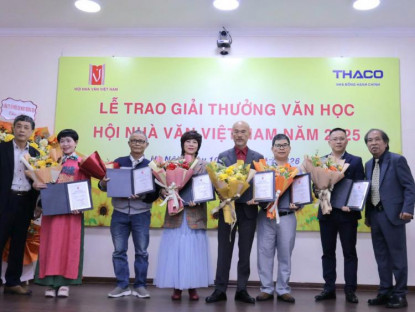 Văn thơ - Tôn vinh những tác giả, tác phẩm đã góp phần gìn giữ và bồi đắp phẩm giá của văn chương