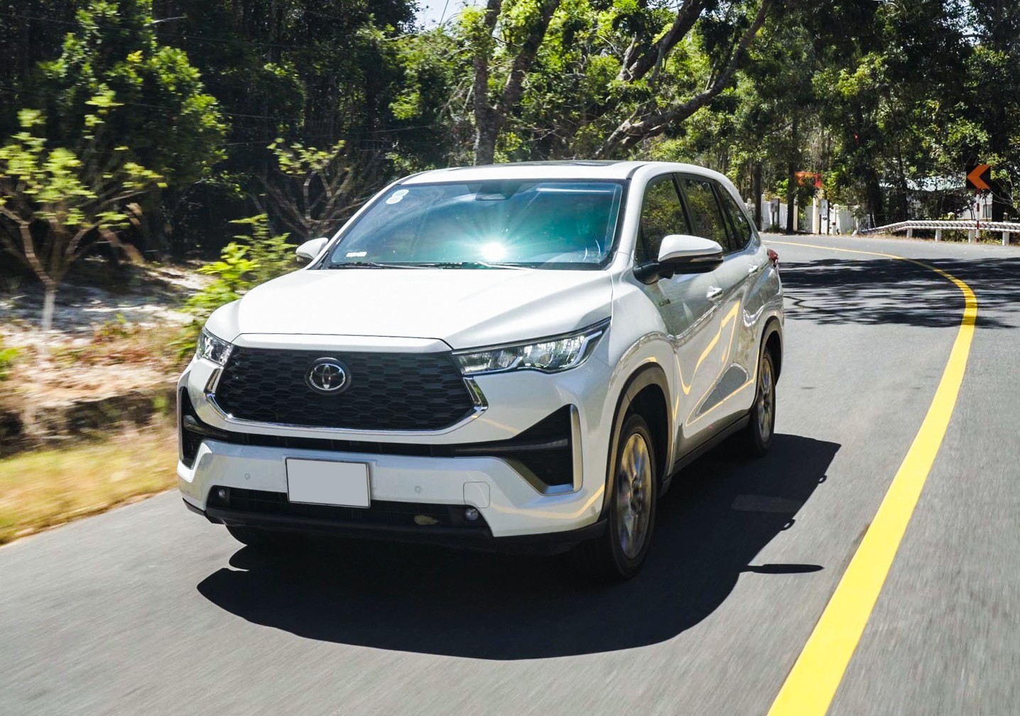 Toyota Innova Cross HEV có mức tiêu hao nhiên liệu ra sao? - 4