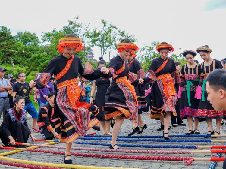 Xây dựng văn hóa, con người Việt Nam xứng tầm quốc gia, quốc tế