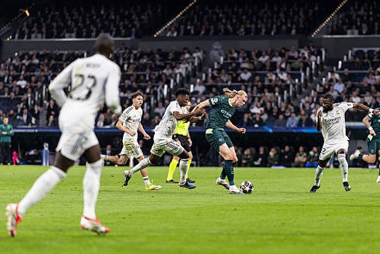 Haaland không cựa quậy nổi trước Real Madrid, thống kê gây choáng váng - 2