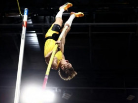 “Người bay” phá kỷ lục thế giới lần thứ 15: Hóa triệu phú đô la nhờ câu dầm 1 cm