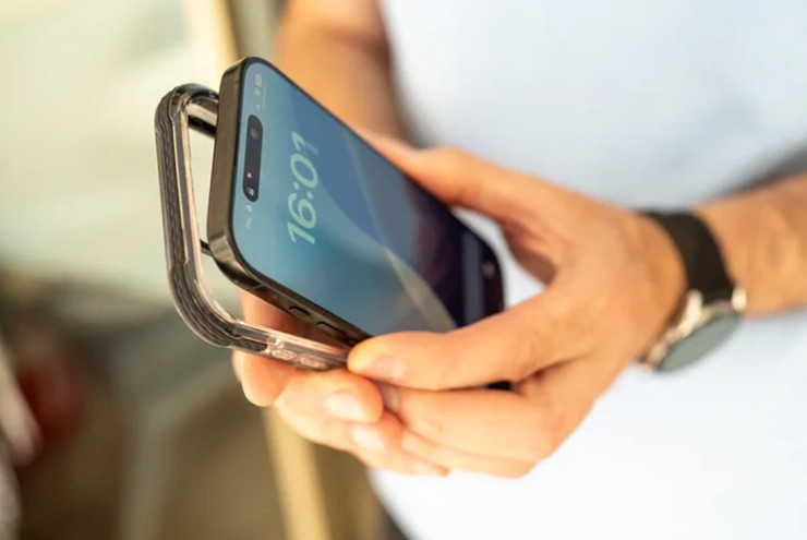Vì sao ngày càng nhiều người bắt đầu bỏ ốp lưng điện thoại? - 1