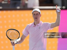 Nóng nhất thể thao sáng 16/3: Sinner lập kỳ tích sánh vai Djokovic và Federer