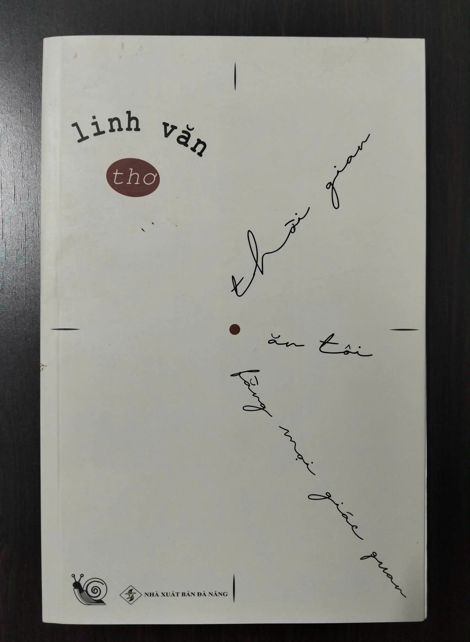 Nhịp thời gian của linh văn (Về tập ‘Thời gian ăn tôi bằng mọi giác quan’ của Linh Văn, Nxb Đà Nẵng, 2025) - 1