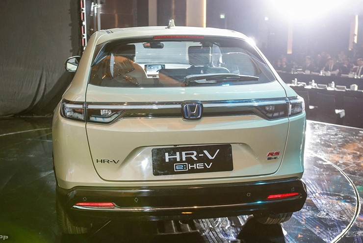 Giá Honda HR-V hybrid xuống thấp, người mua thêm lựa chọn giữa B và C - 3