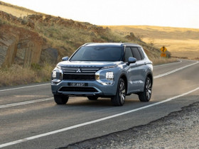 Mitsubishi Outlander PHEV 2026 cập bến đại lý, nâng cấp mạnh tay, giá tăng nhẹ