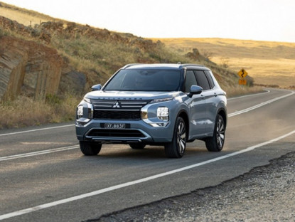 Giao thông - Mitsubishi Outlander PHEV 2026 cập bến đại lý, nâng cấp mạnh tay, giá tăng nhẹ