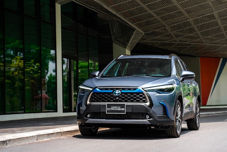 Vì sao xe hybrid phát ra âm thanh lạ khi lùi? - 1