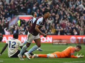 Nóng bảng xếp hạng Ngoại hạng Anh: Aston Villa áp sát MU, Tottenham thảm bại 