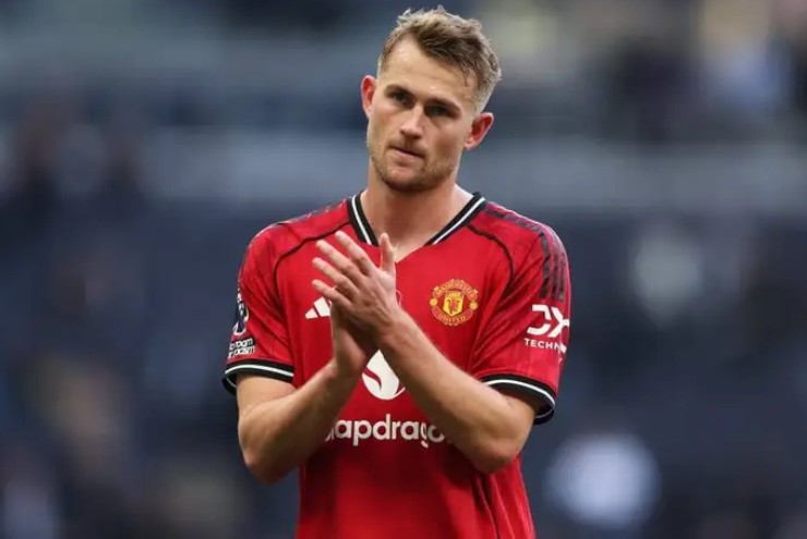 Sao MU chấn thương bí ẩn, fan nghi ngờ bị "yểm bùa" - 1