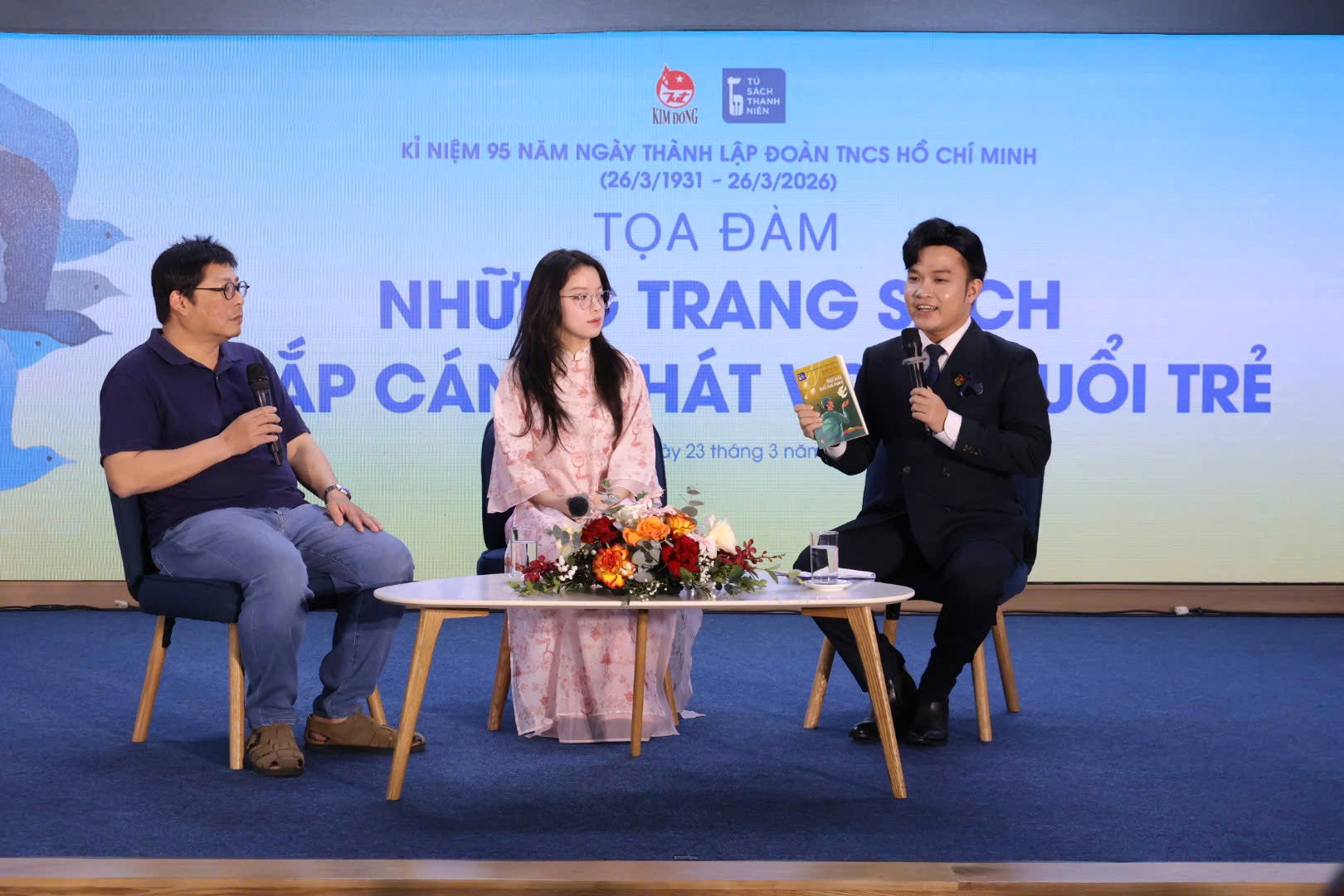 Tủ sách Thanh niên: Những trang sách chắp cánh khát vọng tuổi trẻ - 7