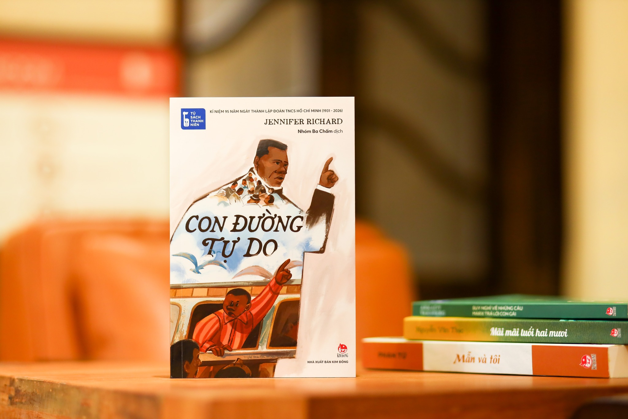 Tủ sách Thanh niên: Những trang sách chắp cánh khát vọng tuổi trẻ - 6