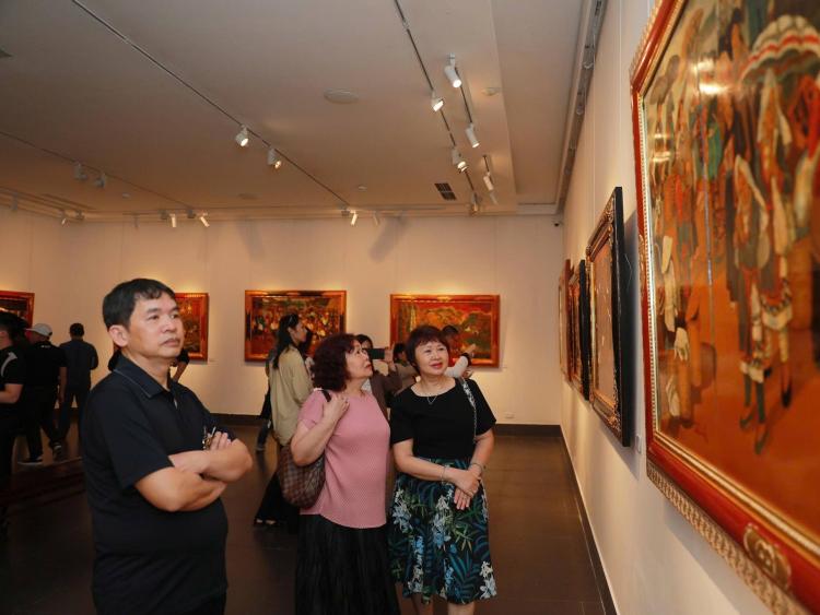 Tôn vinh di sản nghệ thuật của họa sĩ Hoàng Sùng qua triển lãm “Hồn Quê”