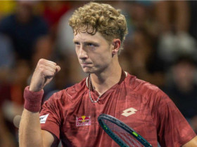 Hấp dẫn tennis Miami Open: Đàn em Alcaraz lập kỳ tích, hạt giống top 10 lại thua sốc