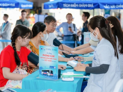 Thông tin doanh nghiệp - Chuỗi chương trình tiêm phòng cúm miễn phí quy mô tại miền Trung: Hàng ngàn liều vắc xin từ vì sức khỏe cộng đồng