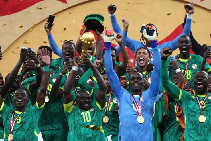 Senegal rước cúp vô địch châu Phi hoành tráng, tiếp tục thách thức dù bị tước danh hiệu - 1