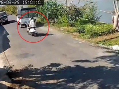 Giao thông - Clip: Vượt ẩu khuất tầm nhìn, xe máy khiến xe ben drift quay 180 độ