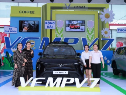 Thông tin doanh nghiệp - Khách hàng Thanh Hóa bất ngờ với VinFast VF MPV 7: “Hơn cả mong đợi, đúng chất xe gia đình”