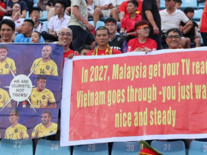 Thể thao - Fan tiếp lửa ĐT Việt Nam &amp; Xuân Son, Malaysia choáng ngợp vì "chiêu trò" ở Thiên Trường