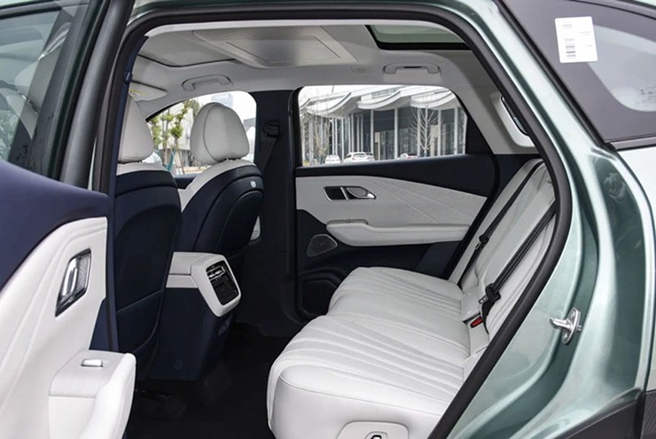 Xe điện Trung Quốc chạy 1.995 km, sạc một lần đi xuyên quốc gia - 3