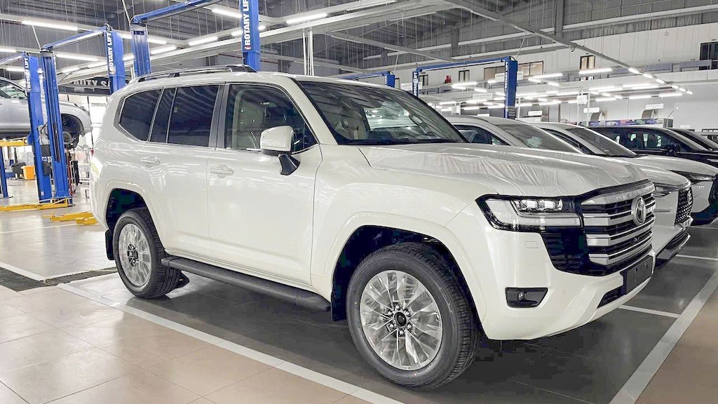 Toyota triệu hồi dòng xe Land Cruiser mới vì lỗi phần mềm hộp số - 1